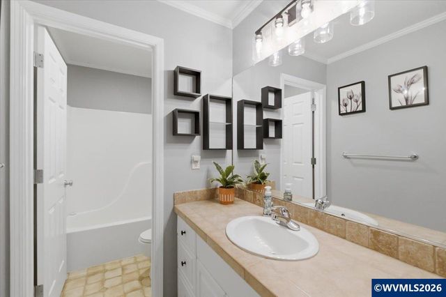 946 Reagan Av NW, Salem, OR 97304