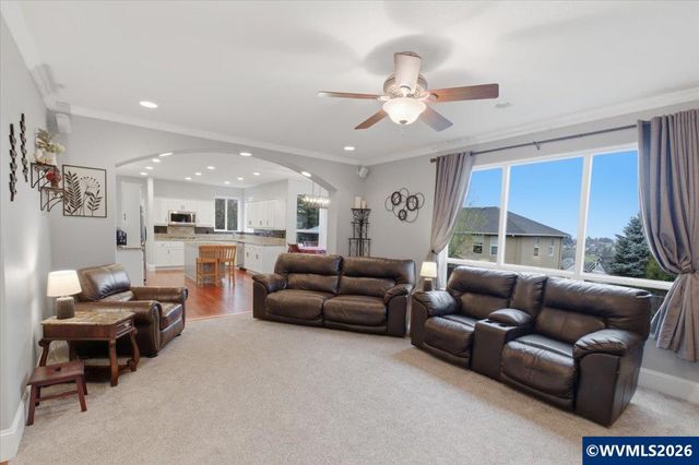 946 Reagan Av NW, Salem, OR 97304