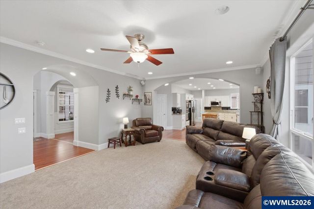 946 Reagan Av NW, Salem, OR 97304