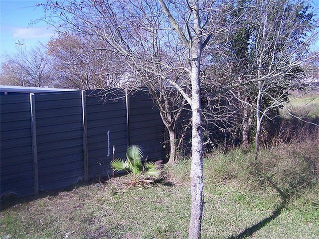 926 9th Street SE, San Leon, TX 77539