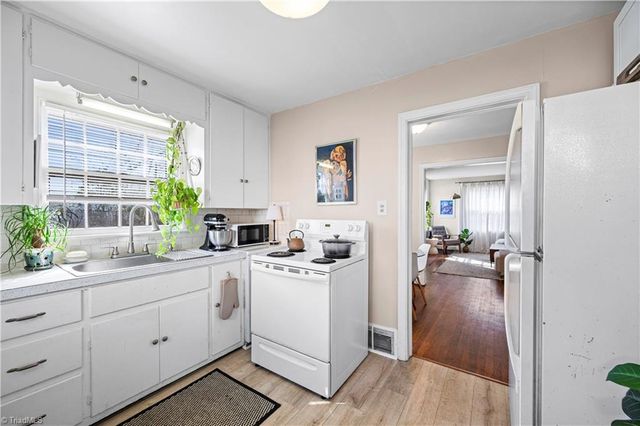 1004 Lockland Avenue, Winston-salem, NC 27103