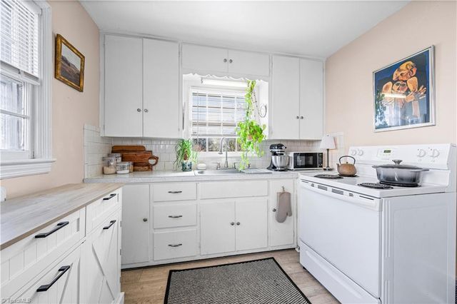 1004 Lockland Avenue, Winston-salem, NC 27103