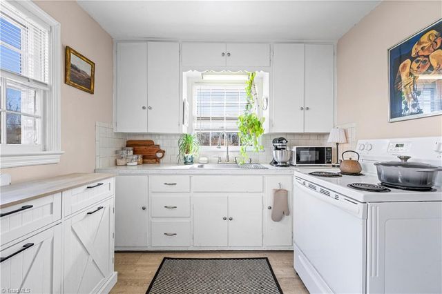 1004 Lockland Avenue, Winston-salem, NC 27103