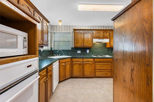 11105 Trafalgar Drive, Greenville, TX 75402