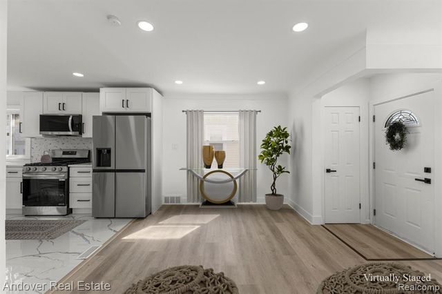 30924 Barton Street, Garden City, MI 48135