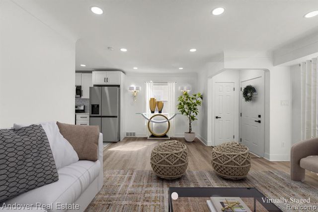 30924 Barton Street, Garden City, MI 48135