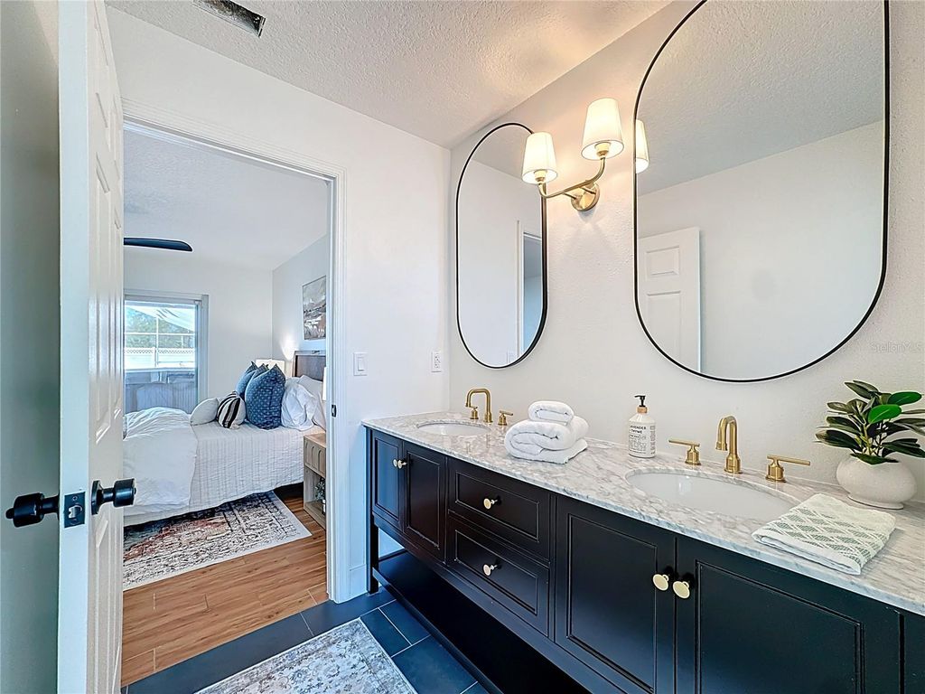 Image 17 of property listing at 36751 SUNDANCE DRIVE, Grand Island, FL 32735