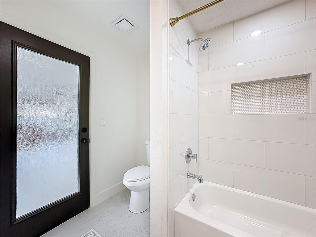 Image 20 of property listing at 36751 SUNDANCE DRIVE, Grand Island, FL 32735