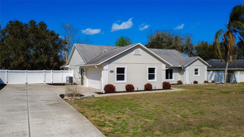 Image 32 of property listing at 36751 SUNDANCE DRIVE, Grand Island, FL 32735