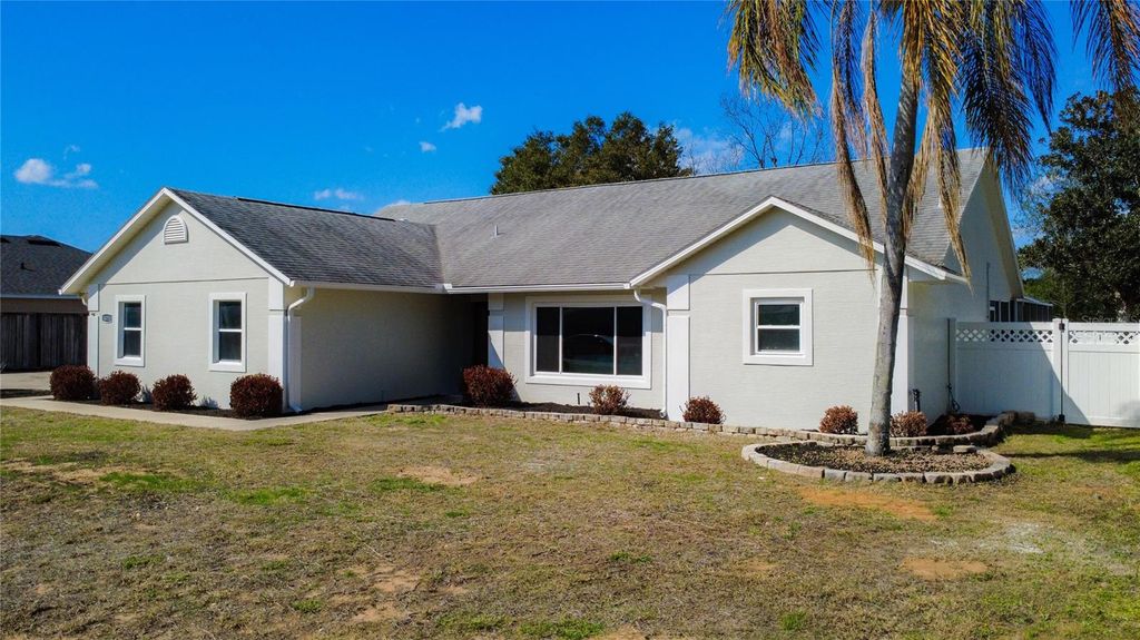 Image 33 of property listing at 36751 SUNDANCE DRIVE, Grand Island, FL 32735