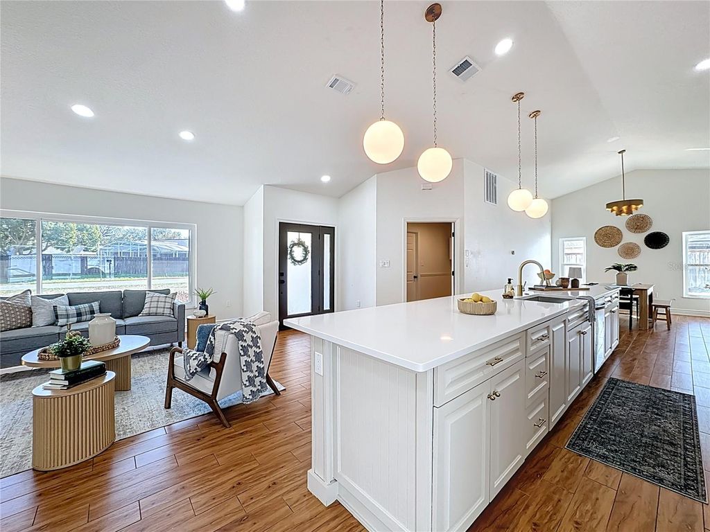 Image 8 of property listing at 36751 SUNDANCE DRIVE, Grand Island, FL 32735