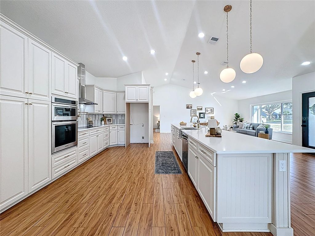 Image 9 of property listing at 36751 SUNDANCE DRIVE, Grand Island, FL 32735