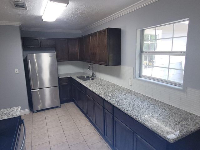 3026 Sunbeam Street, Houston, TX 77051