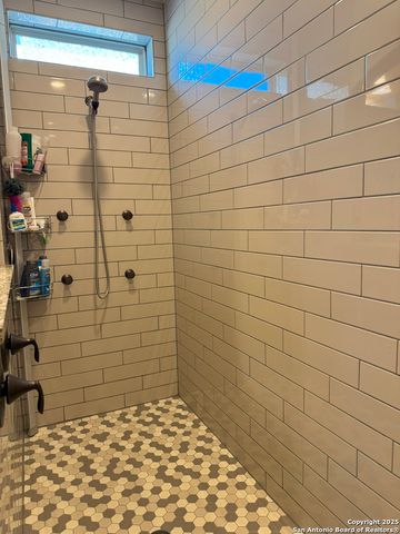 8603 PHOENIX AVE, Universal City, TX 78148