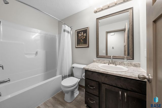 2309 S Creekview Ave Avenue, Sioux Falls, SD 57106