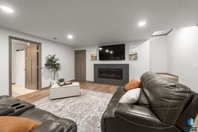 2309 S Creekview Ave Avenue, Sioux Falls, SD 57106