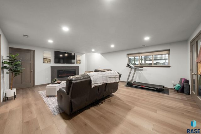 2309 S Creekview Ave Avenue, Sioux Falls, SD 57106