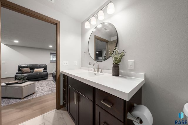 2309 S Creekview Ave Avenue, Sioux Falls, SD 57106