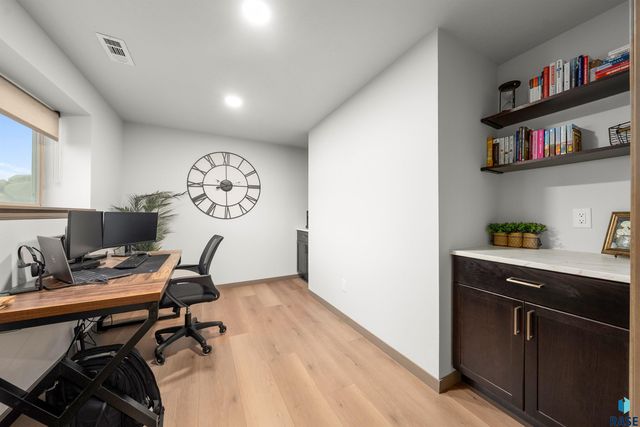 2309 S Creekview Ave Avenue, Sioux Falls, SD 57106