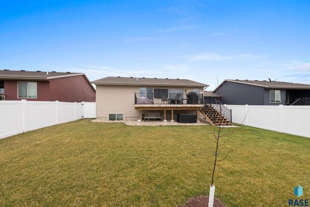 2309 S Creekview Ave Avenue, Sioux Falls, SD 57106