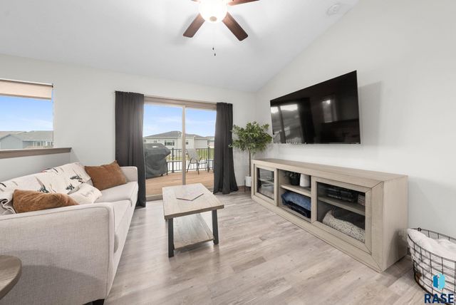 2309 S Creekview Ave Avenue, Sioux Falls, SD 57106