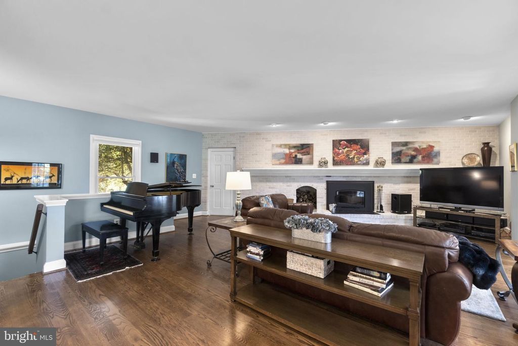 Image 12 of property listing at 9048 FURROW AVE, Ellicott City, MD 21042