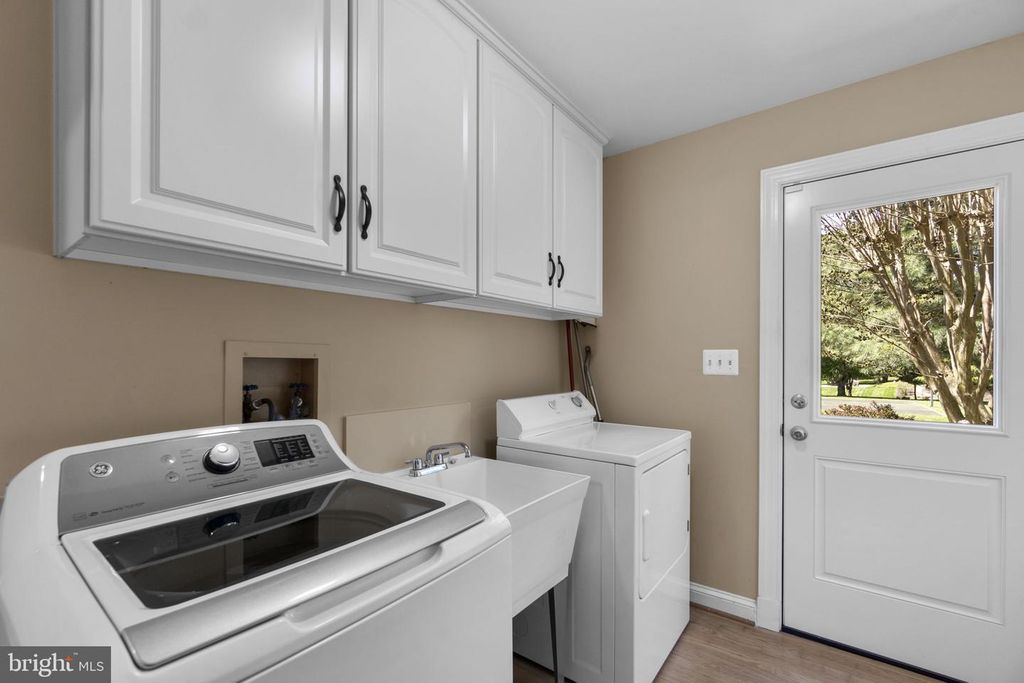 Image 15 of property listing at 9048 FURROW AVE, Ellicott City, MD 21042