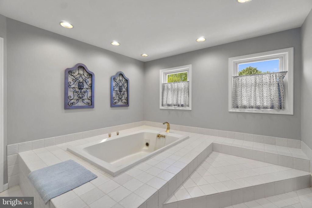 Image 22 of property listing at 9048 FURROW AVE, Ellicott City, MD 21042