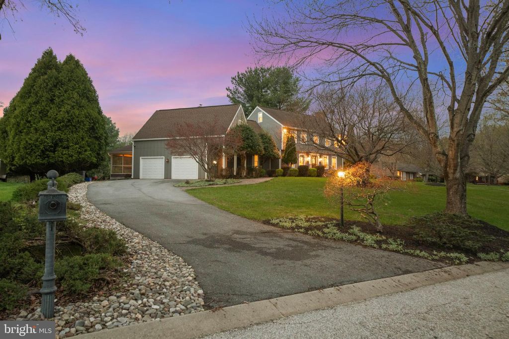 Image 3 of property listing at 9048 FURROW AVE, Ellicott City, MD 21042