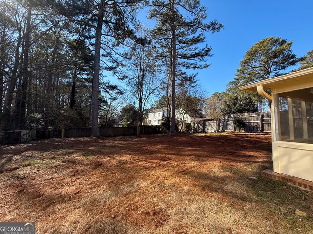 1675 Lake Lucerne Road SW, Lilburn, GA 30047