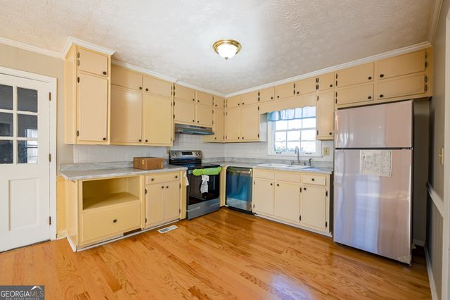 1675 Lake Lucerne Road SW, Lilburn, GA 30047