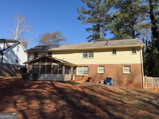 1675 Lake Lucerne Road SW, Lilburn, GA 30047