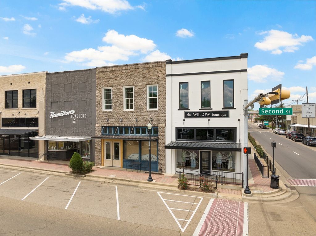 106 W 2nd Street, Mount Pleasant, TX 75455