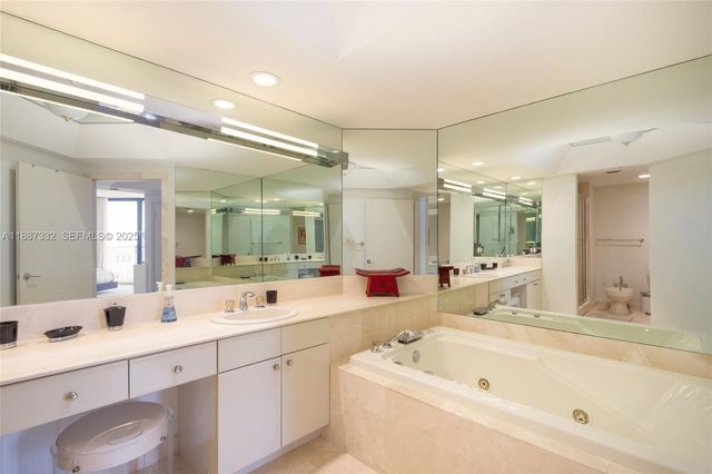 2000 Island Boulevard 1002, Aventura, FL 33160