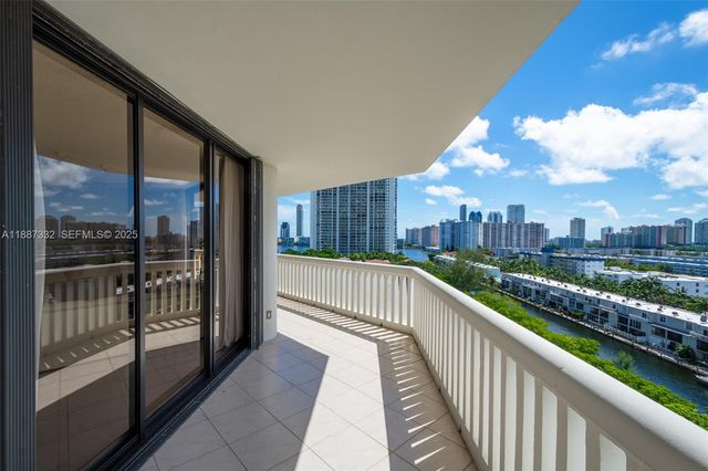 2000 Island Boulevard 1002, Aventura, FL 33160