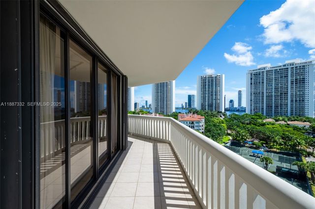 2000 Island Boulevard 1002, Aventura, FL 33160