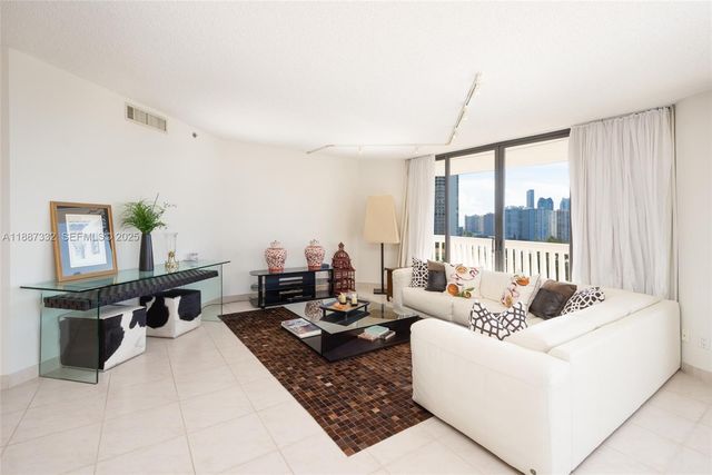 2000 Island Boulevard 1002, Aventura, FL 33160