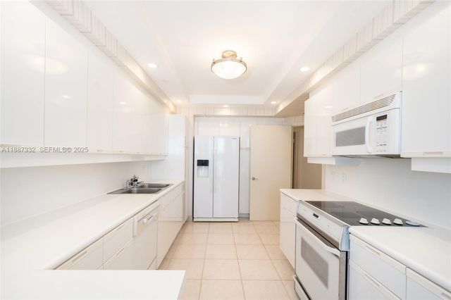 2000 Island Boulevard 1002, Aventura, FL 33160