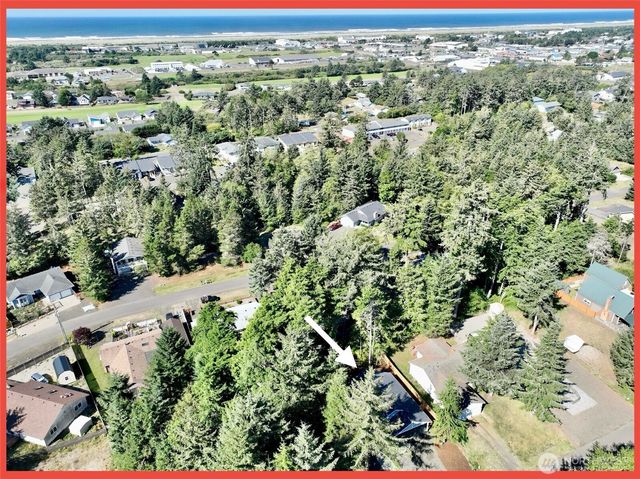 611 Weatherwax Loop NE, Ocean Shores, WA 98569