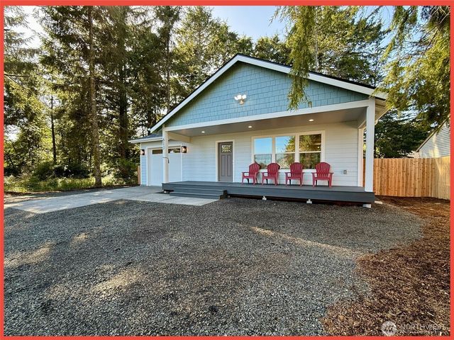 611 Weatherwax Loop NE, Ocean Shores, WA 98569