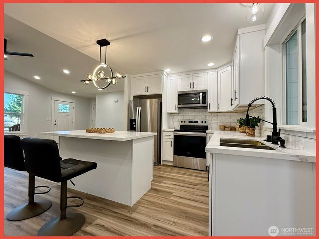 611 Weatherwax Loop NE, Ocean Shores, WA 98569