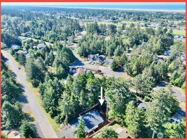 611 Weatherwax Loop NE, Ocean Shores, WA 98569