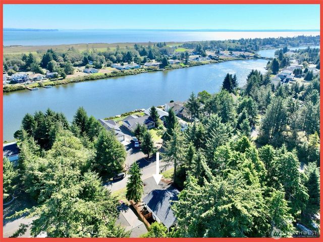 611 Weatherwax Loop NE, Ocean Shores, WA 98569