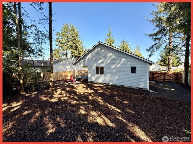 611 Weatherwax Loop NE, Ocean Shores, WA 98569