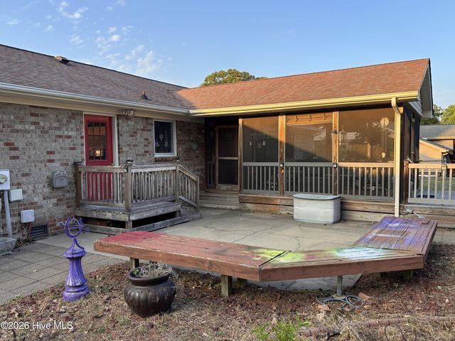 2485 Pine Knoll Drive, Kinston, NC 28504