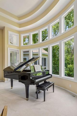 689 Brookside Lane, Mendota Heights, MN 55118