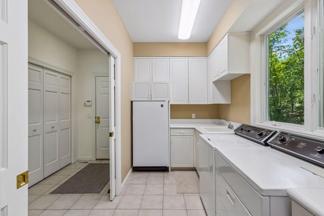 689 Brookside Lane, Mendota Heights, MN 55118
