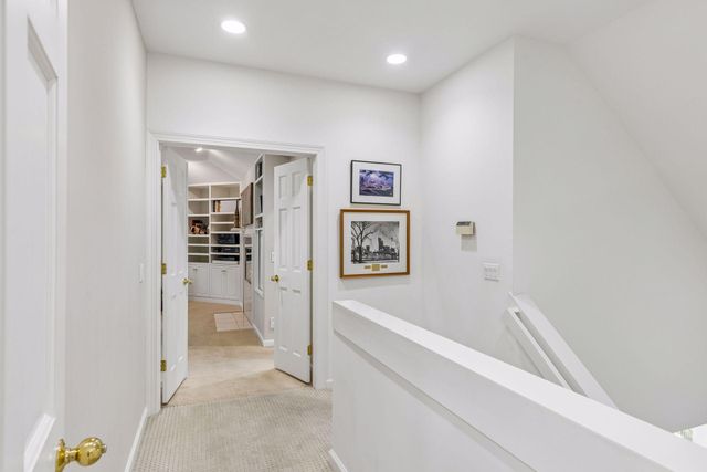 689 Brookside Lane, Mendota Heights, MN 55118