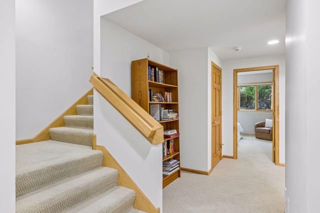 689 Brookside Lane, Mendota Heights, MN 55118