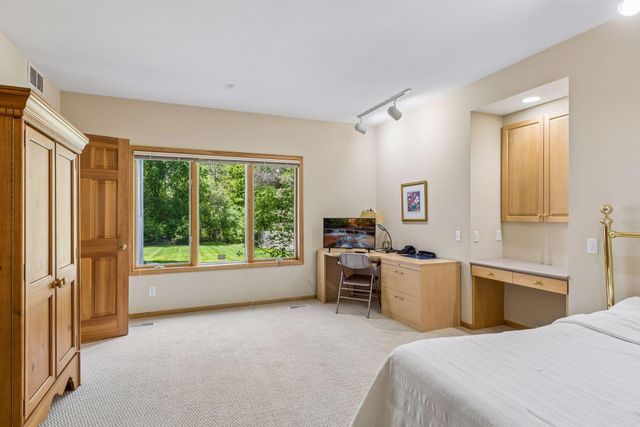 689 Brookside Lane, Mendota Heights, MN 55118